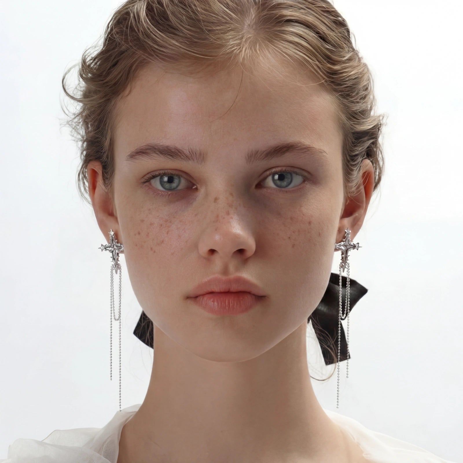 Boucles d'oreilles à pompon Croix Céleste