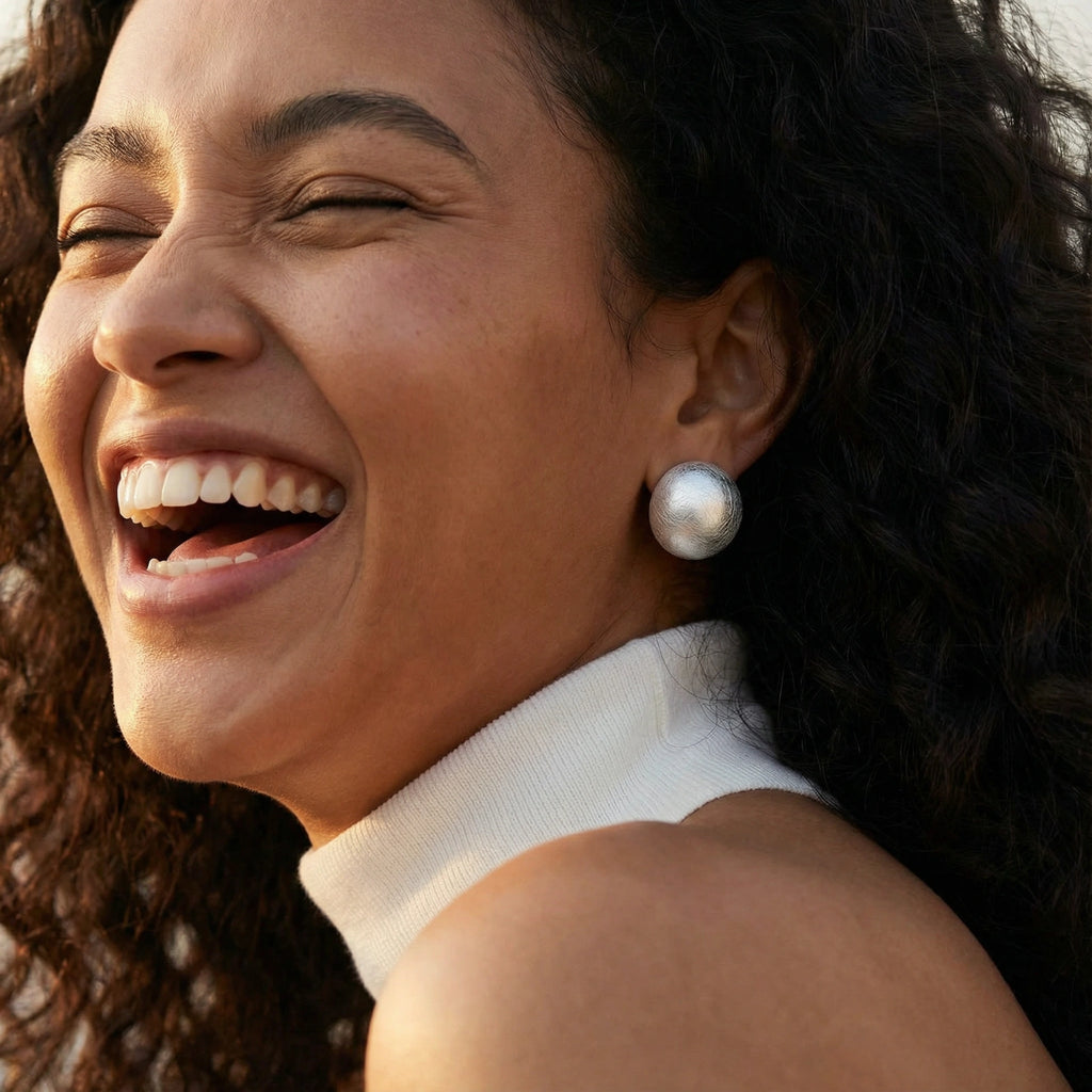 Boucles d'oreilles en forme de dôme en argent brossé