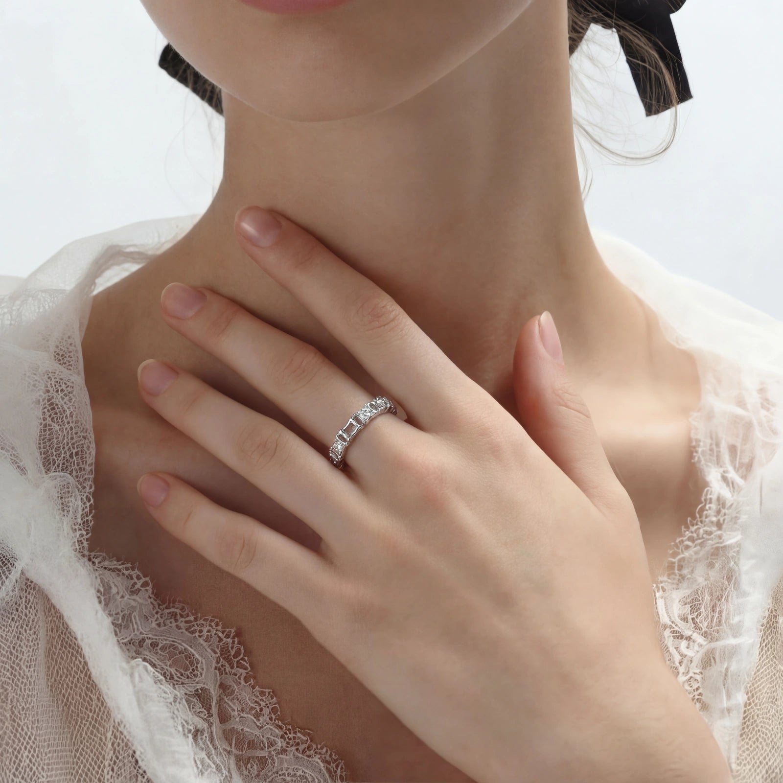 Bague géométrique de luxe