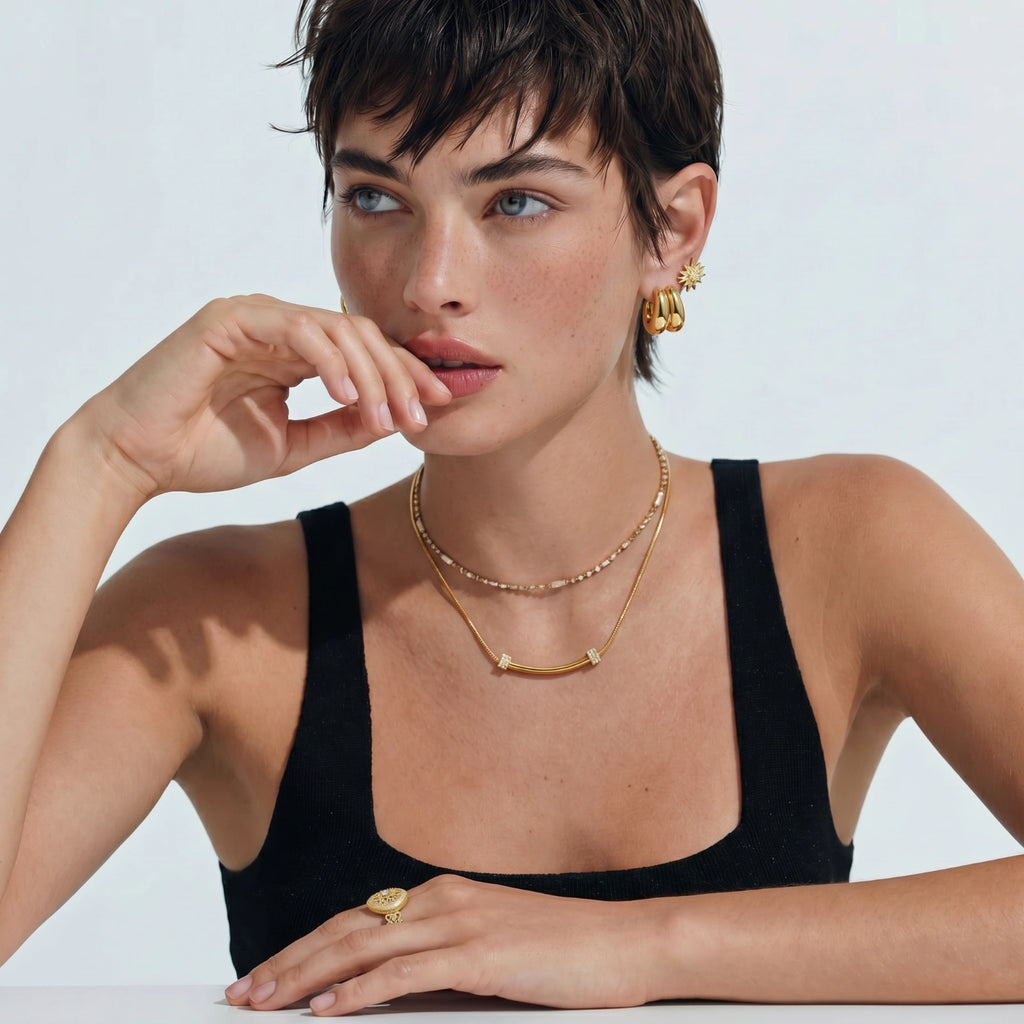 Collier barre étincelante incurvée