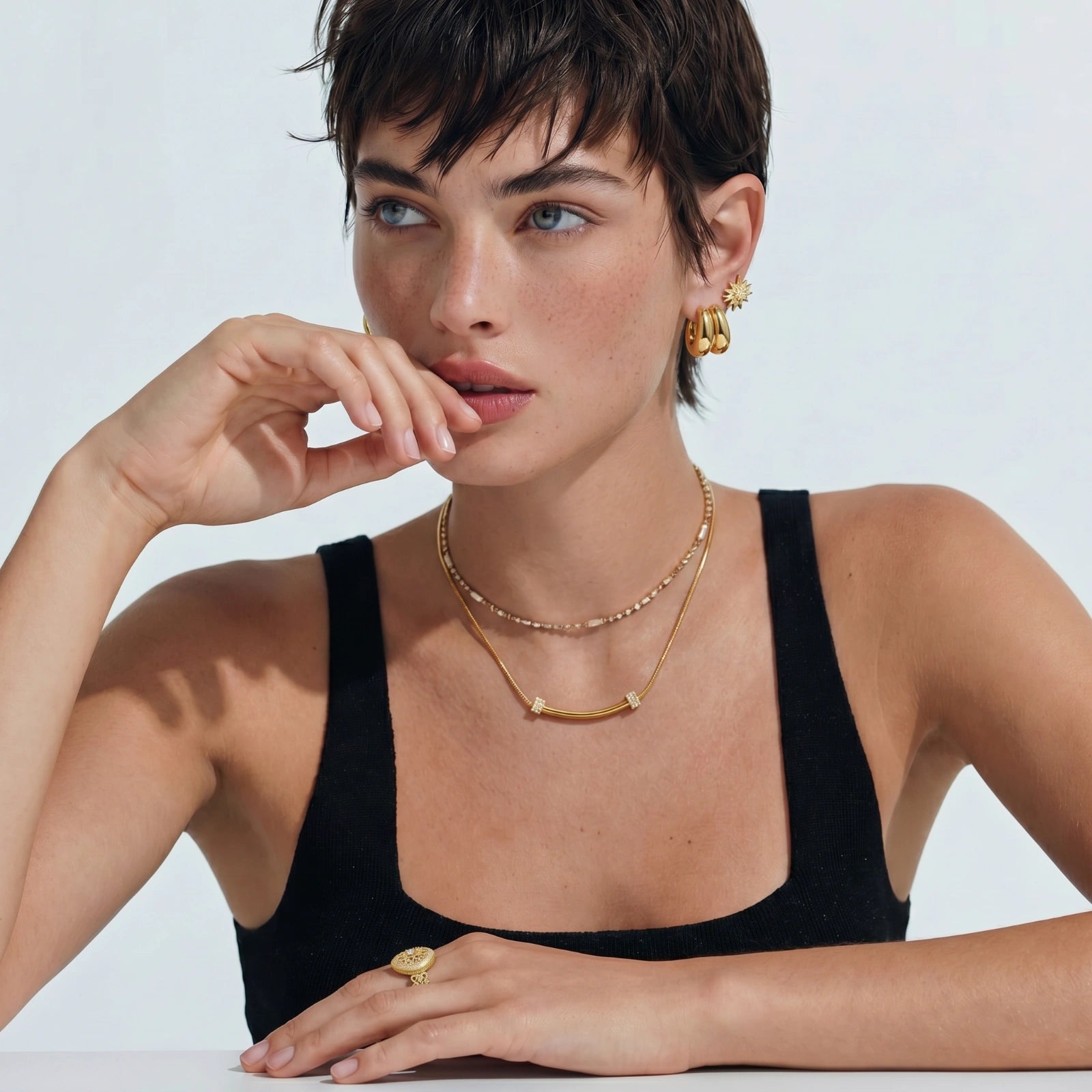 Collier barre étincelante incurvée